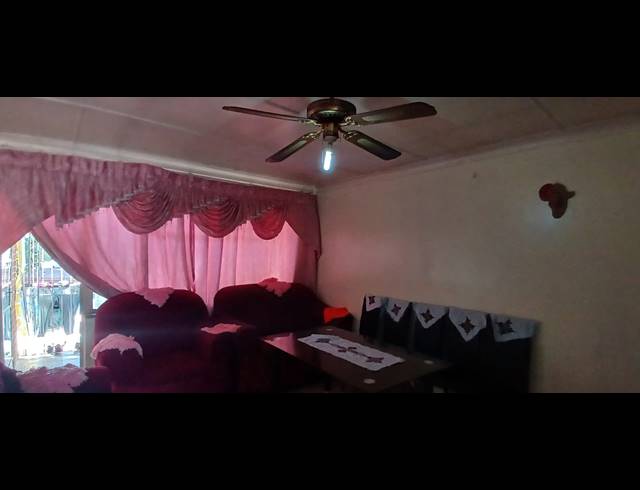 2 BEDROOM FLAT FOR SALE IN VEREENIGING CENTRAL